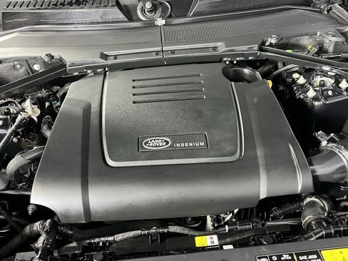 Used 2025 Land Rover Defender 110 S image 34