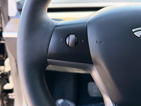 Used 2023 Tesla Model 3 Standard Range RWD image 34