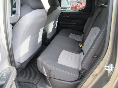 Used 2025 Toyota Tacoma TRD Sport AWD/4WD image 32