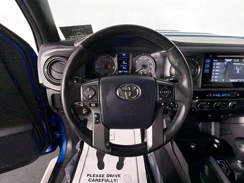 Used 2016 Toyota Tacoma SR5 AWD/4WD image 11