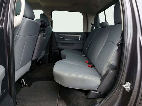 Used 2017 RAM 1500 Classic SLT AWD/4WD image 16