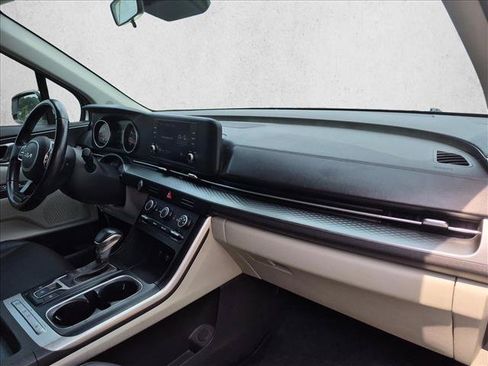 Used 2022 Kia Carnival LX FWD image 20