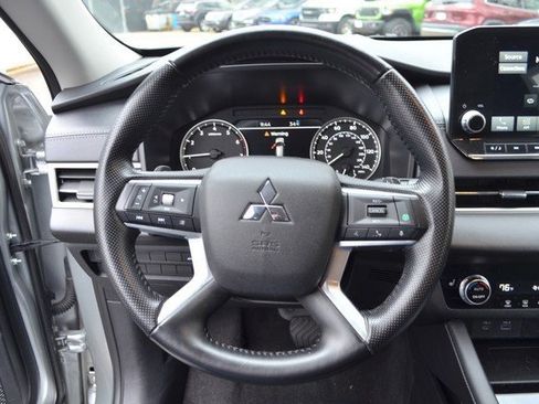 Used 2024 Mitsubishi Outlander SE image 19