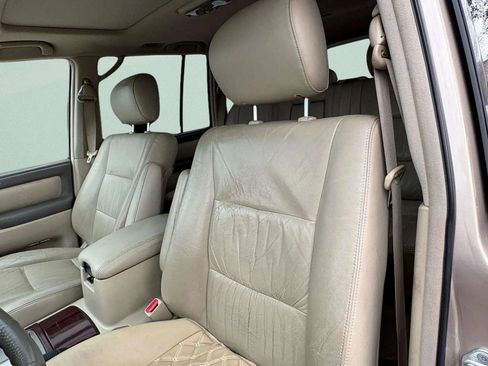 Used 2006 Toyota Land Cruiser Sport Utility 4D image 25