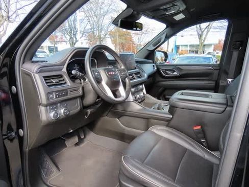 Used 2023 GMC Yukon SLT image 2