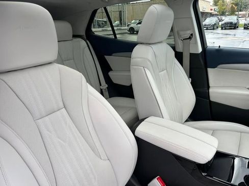Used 2024 Buick Envision Avenir AWD/4WD image 26