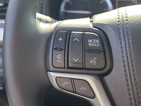 Used 2019 Toyota Highlander Limited image 22