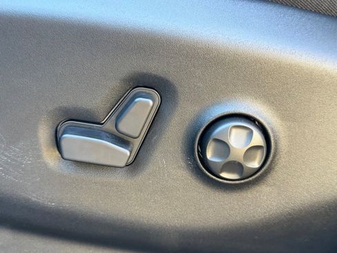 New 2026 Chrysler Pacifica Limited image 16