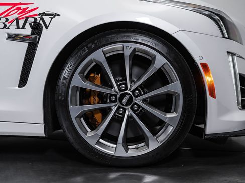 Used 2017 Cadillac CTS V w/ Luxury Package RWD image 19