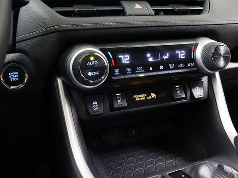 Used 2021 Toyota RAV4 XLE w/ Convenience Package AWD/4WD image 19