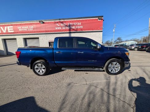 Used 2018 Nissan Titan SL w/ Chrome Package image 5