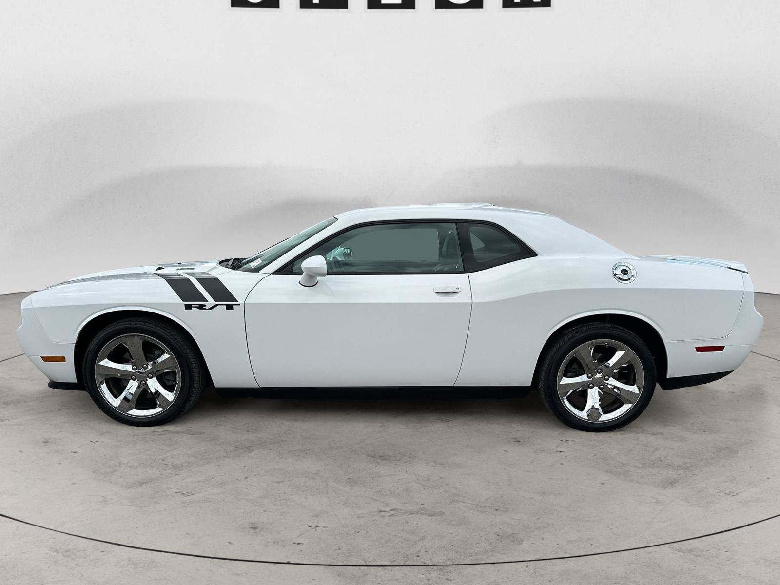 Used 2011 Dodge Challenger R/T RWD image 3