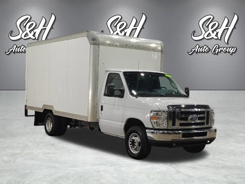 Used 2018 Ford E-350 and Econoline 350 Super Duty w/ Power Windows & Locks Group image 2