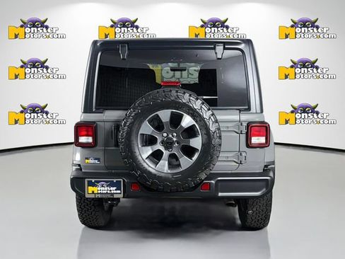 Used 2022 Jeep Wrangler Unlimited Sahara w/ Cold Weather Group AWD/4WD image 6