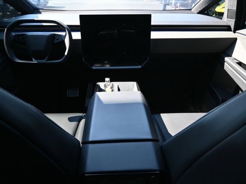 Used 2024 Tesla Cybertruck AWD Crew Cab image 3