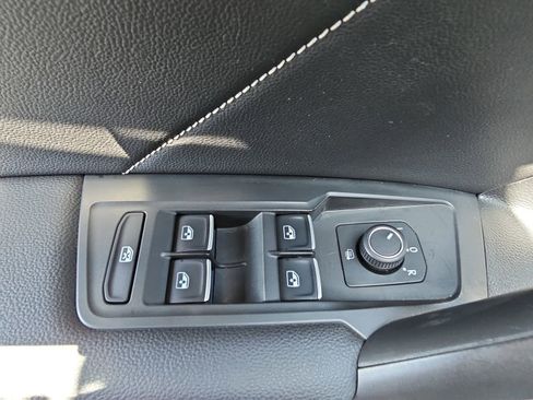Certified 2023 Volkswagen Tiguan SE R-Line FWD image 28