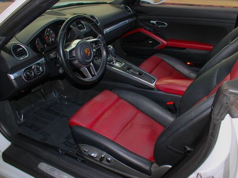 Used 2019 Porsche 718 Boxster RWD image 14
