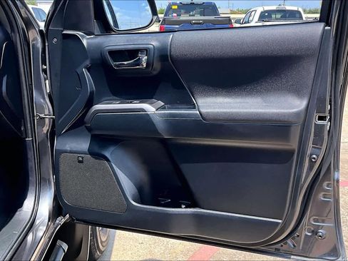 Used 2019 Toyota Tacoma TRD Sport w/ TRD Premium Sport Package RWD image 23