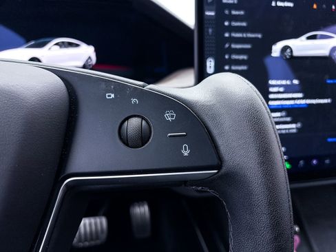 Used 2022 Tesla Model S image 29