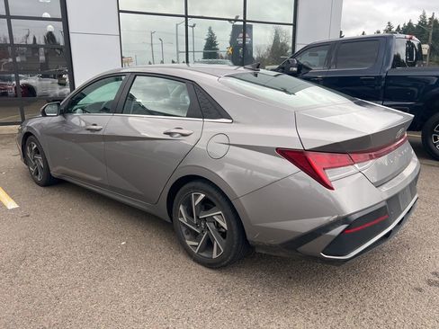 Used 2024 Hyundai Elantra Limited image 4