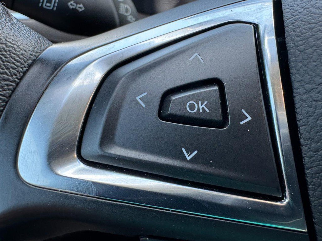 Used 2022 Ford Edge Titanium AWD/4WD image 16