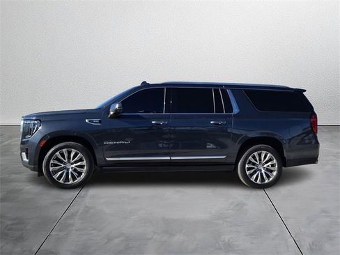 Used 2021 GMC Yukon XL Denali w/ Denali Premium Package image 2