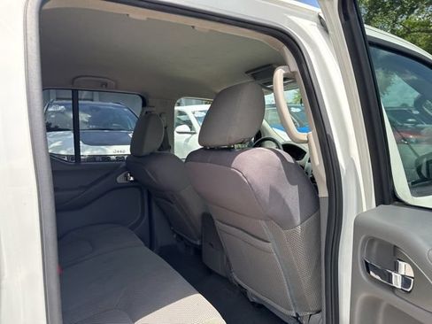 Used 2019 Nissan Frontier SV RWD image 16