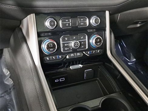 Used 2024 GMC Yukon XL Denali image 31