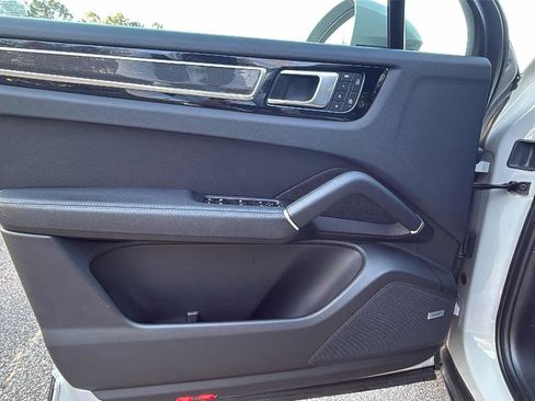 Used 2022 Porsche Cayenne S Platinum image 9