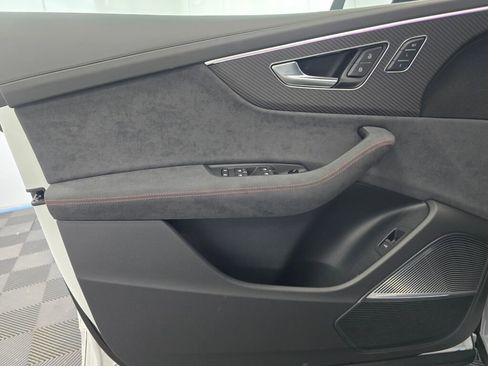 New 2025 Audi RS Q8 performance image 23