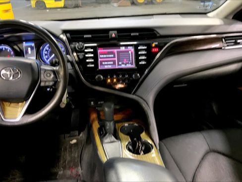 Used 2019 Toyota Camry LE image 6