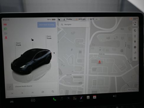 Used 2024 Tesla Model Y 2WD image 16