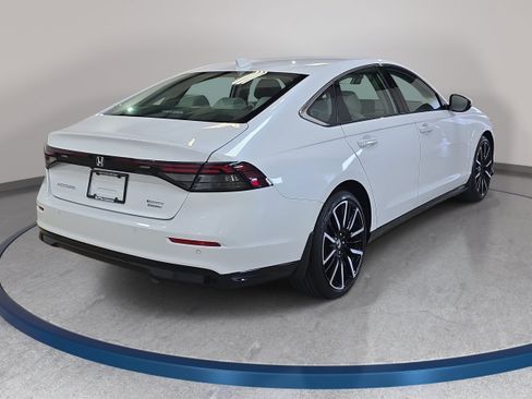 Used 2024 Honda Accord Touring image 6
