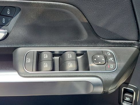 Used 2022 Mercedes-Benz GLB 250 4MATIC w/ Premium Package Lite image 11
