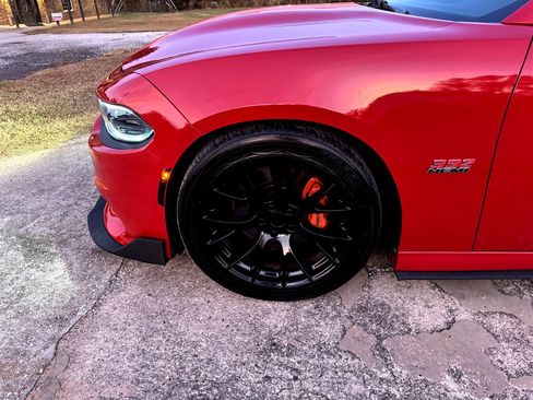 Used 2016 Dodge Charger R/T Scat Pack w/ Technology Group RWD image 13