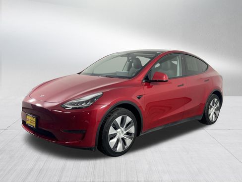 Used 2023 Tesla Model Y Long Range image 3