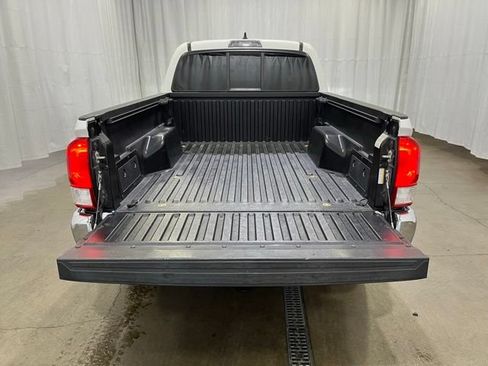 Used 2016 Toyota Tacoma SR5 w/ SR5 Appearance Package (SN) AWD/4WD image 11