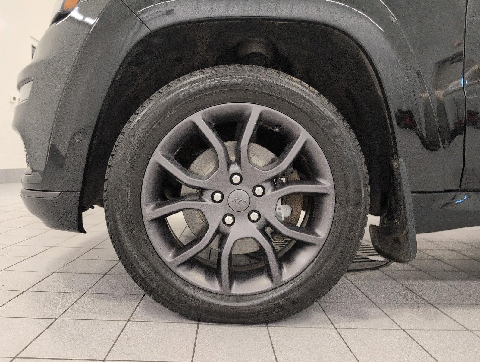 Used 2021 Jeep Grand Cherokee Overland AWD/4WD image 4
