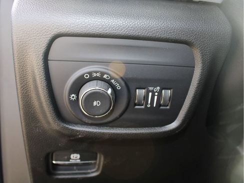 New 2025 Jeep Grand Cherokee Limited w/ Black Appearance Package image 13