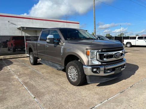 Used 2020 Ford F250 XLT w/ XLT Premium Package AWD/4WD image 3