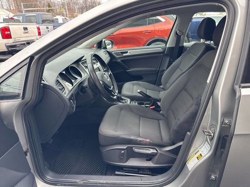 Used 2017 Volkswagen Golf S image 13