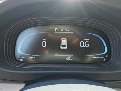 Used 2024 Hyundai Venue Limited FWD image 12