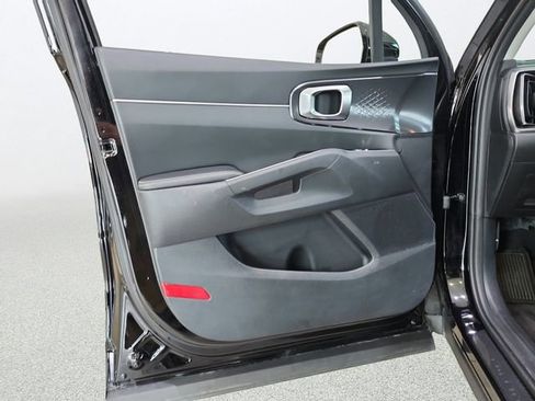 Certified 2025 Kia Sorento LX FWD image 18