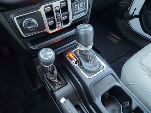 Used 2021 Jeep Wrangler Unlimited Sahara image 21