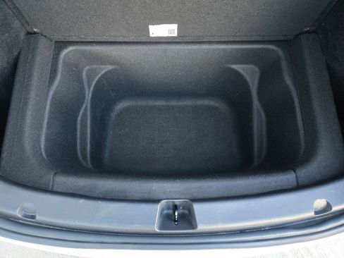 Used 2021 Tesla Model Y Long Range image 17