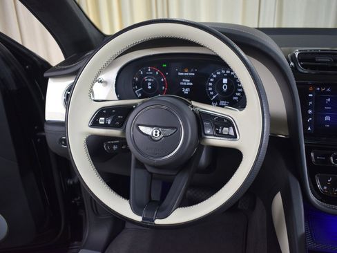 Certified 2024 Bentley Bentayga image 4
