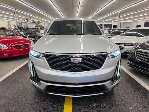 Used 2020 Cadillac XT6 Premium Luxury AWD/4WD image 2