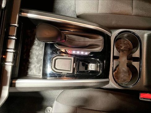 Used 2025 Chevrolet Colorado W/T image 17