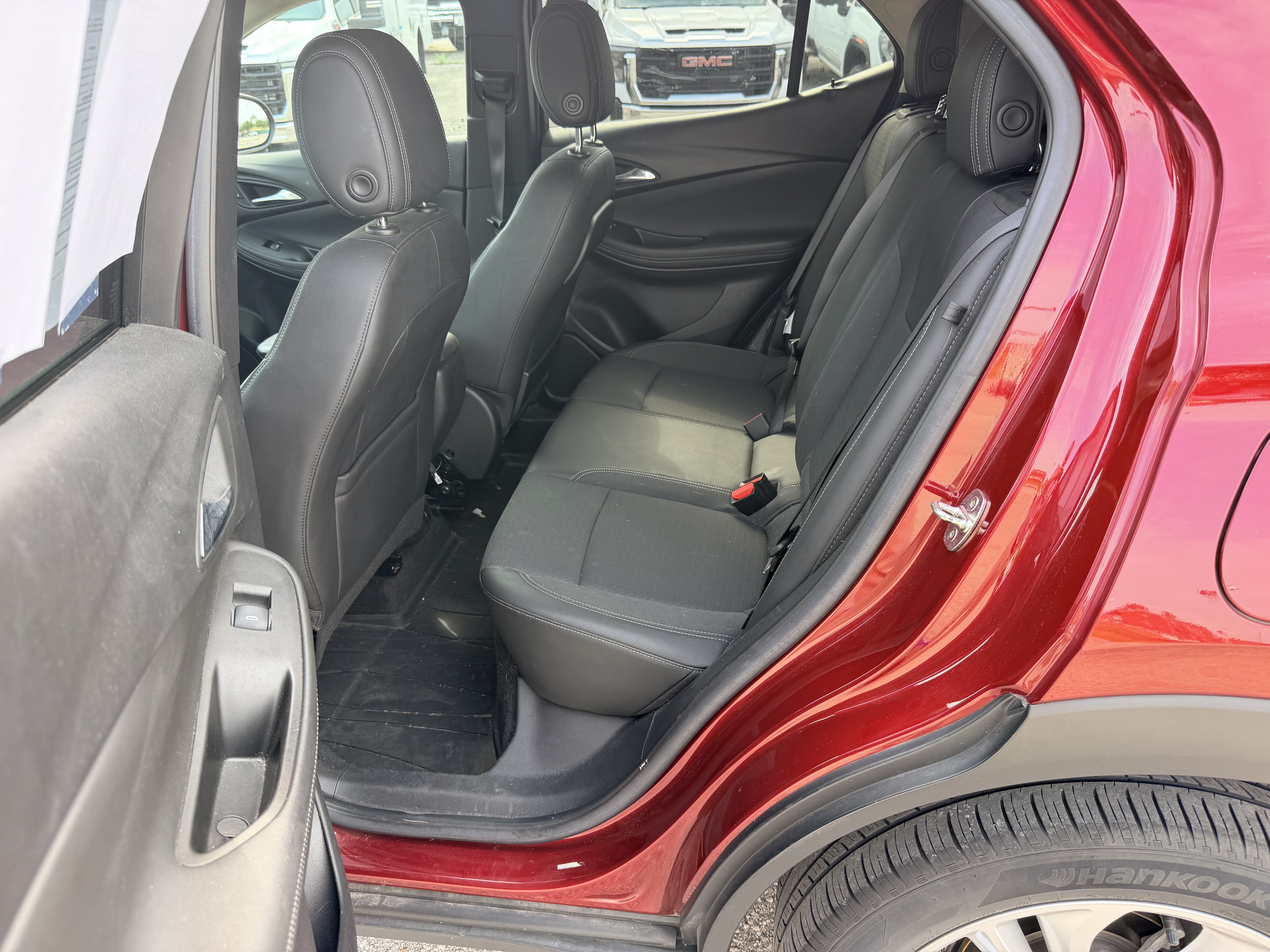 Used 2022 Buick Encore GX Preferred w/ Cold Weather Comfort Package FWD image 9
