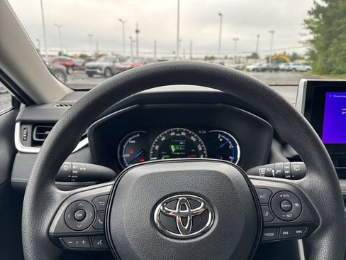 Used 2024 Toyota RAV4 XLE AWD/4WD image 20